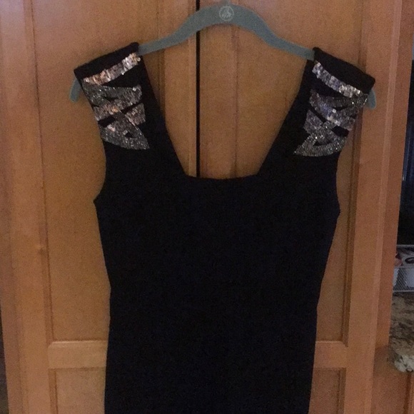 Dress - Picture 2 of 10